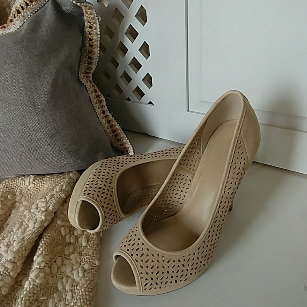 Great condition Apt. 9 pumps